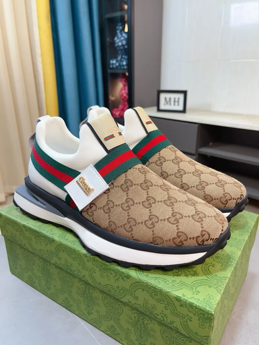 Factory price 458🌹🌹GUCCI [Gucci] New high-end brand of men's shoes, the latest fashionable casual men's shoes, trendy and versatile style, relaxed and sporty style, uppers imported from Italy, first-layer cowhide, genuine leather lining and ultra-fine workmanship. Original personalized fashionable rubber wear-resistant outsole, light and comfortable on the foot, size 38-44